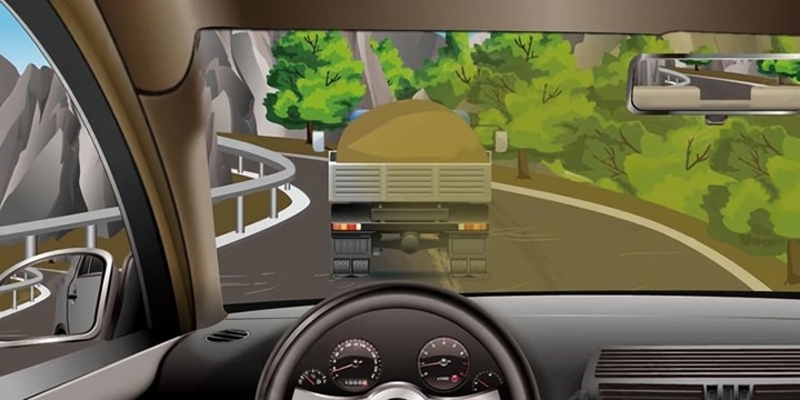 如图所示，驾驶机动车在山区道路遇到这种情况要加速超越前车。配图