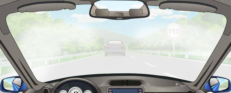 在能见度小于200米的高速公路上以60km/h速度行驶时，与同车道前车安全距离是多少？配图