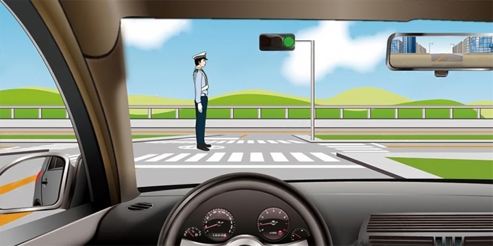 如图所示，看到交通警察这种姿势时可以直行通过。配图