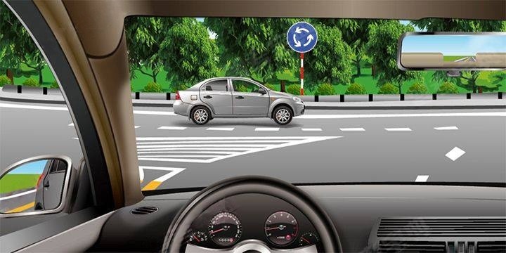 进入这个路口应该怎样做？配图
