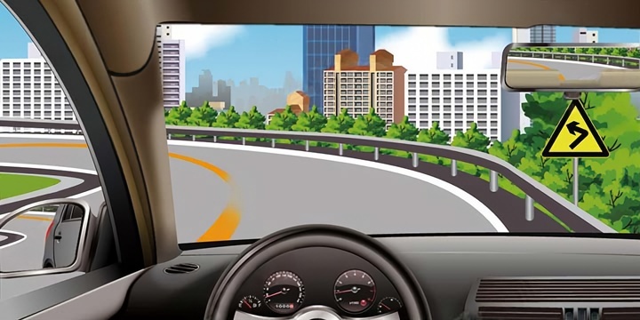 如图所示，在这种条件的道路上怎样安全行驶？配图
