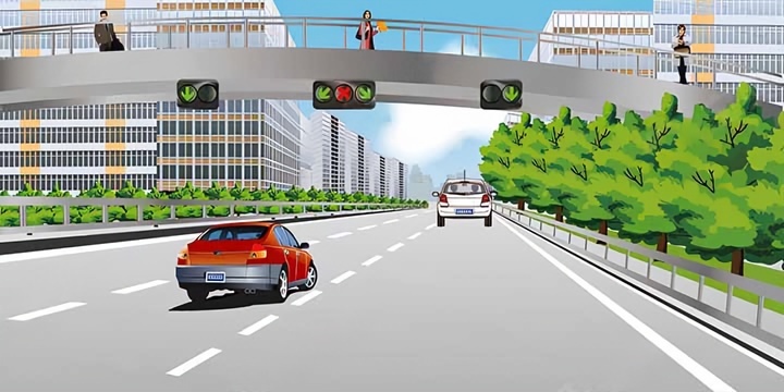 如图所示，这辆红色轿车可以在该车道行驶。配图